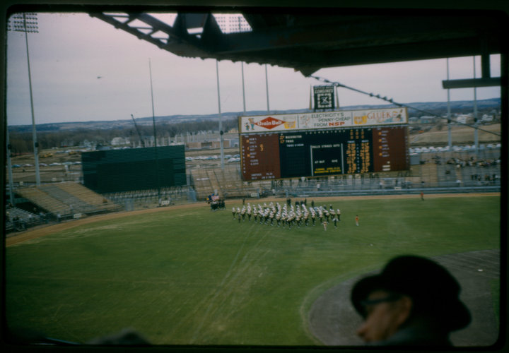 Met_Stadium_Scoreboard_before_1965